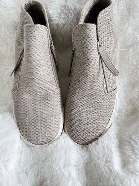 Steve Madden Women's Knit Zip Slip-On Sneakers in Light Taupe